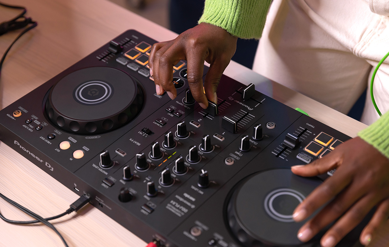 Pioneer DJ Introduces the DDJFLX4, a BeginnerFriendly DJ Controller